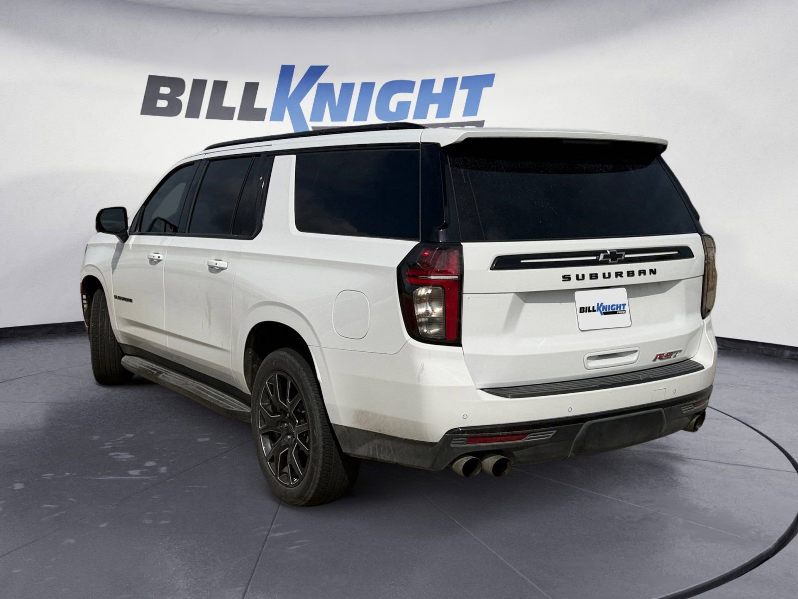 Used 2023 Chevrolet Suburban RST w/ Sport Performance Package AWD/4WD image 3