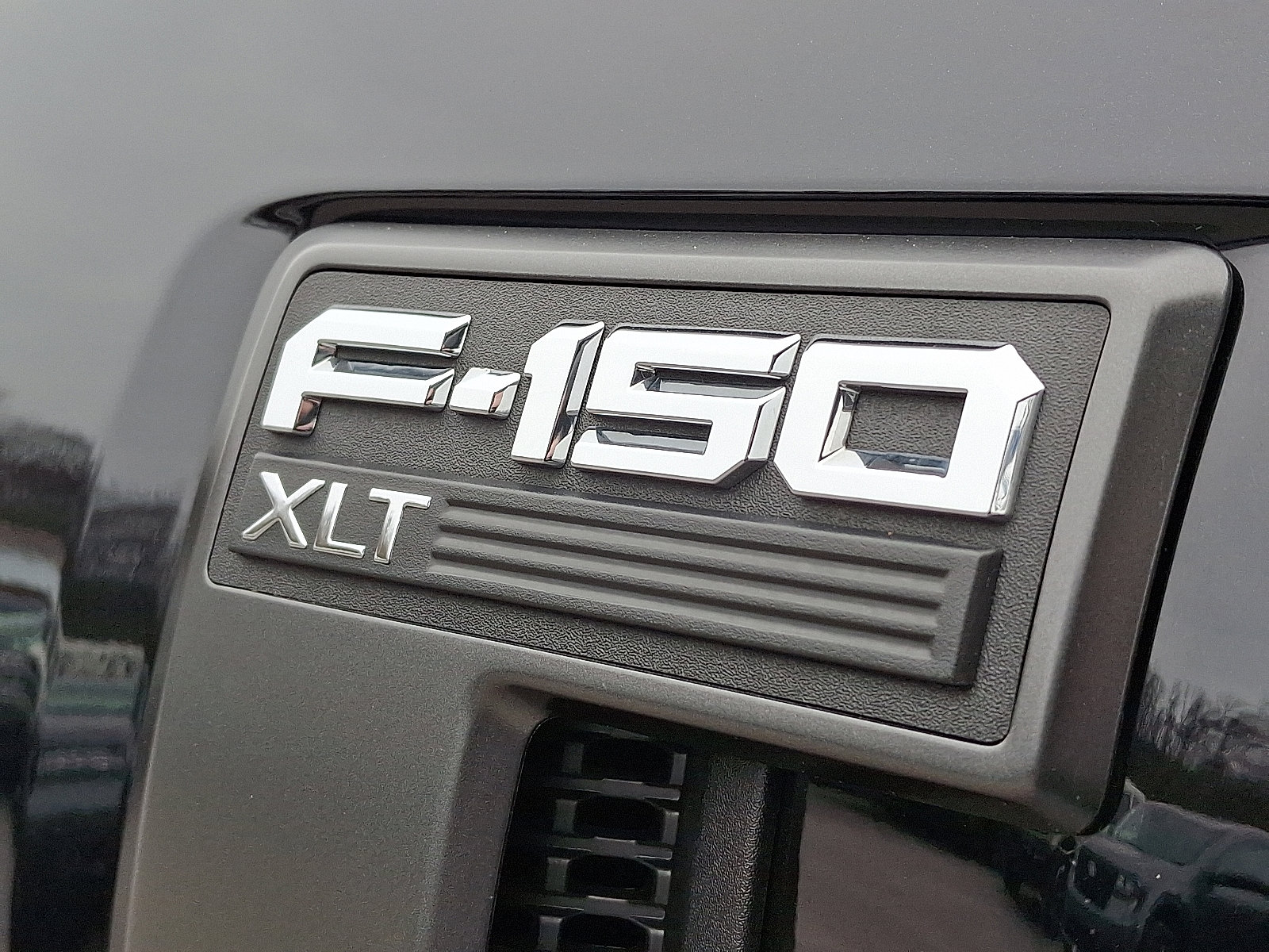 Certified 2022 Ford F150 XLT w/ Equipment Group 302A High image 31