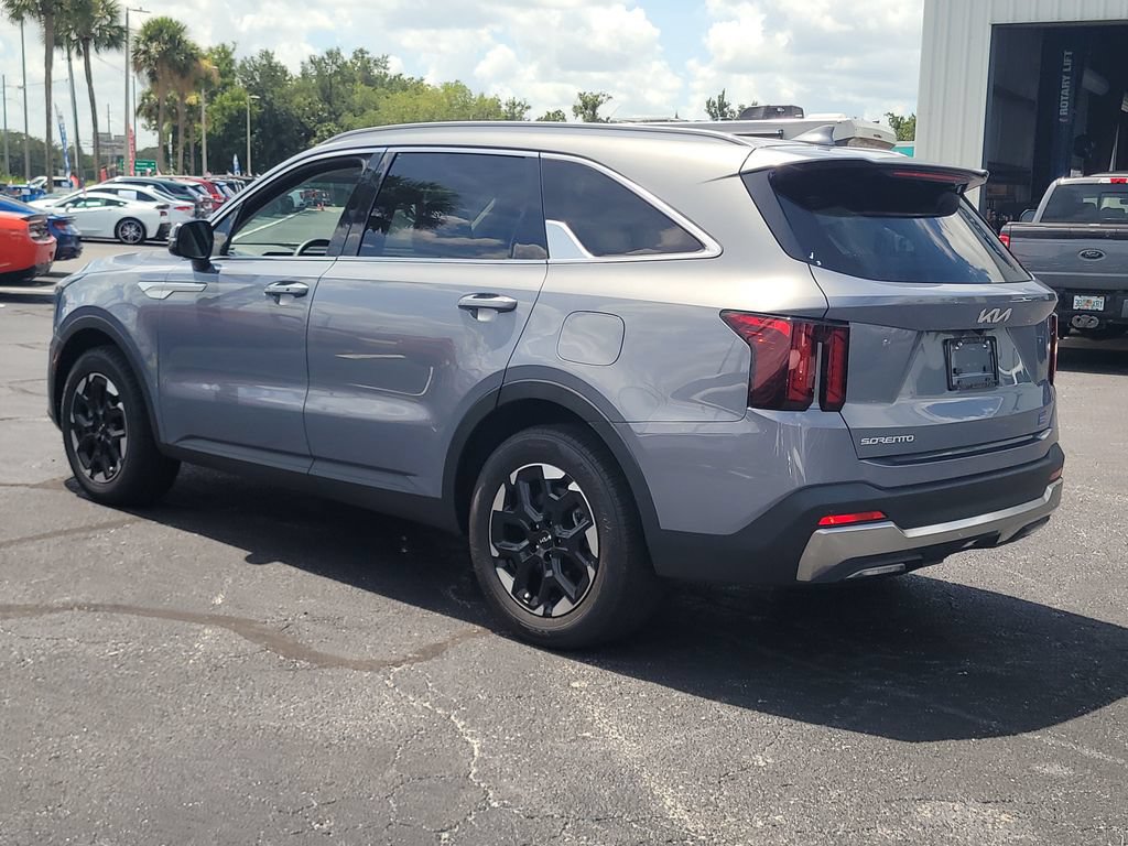 Used 2025 Kia Sorento S FWD image 3