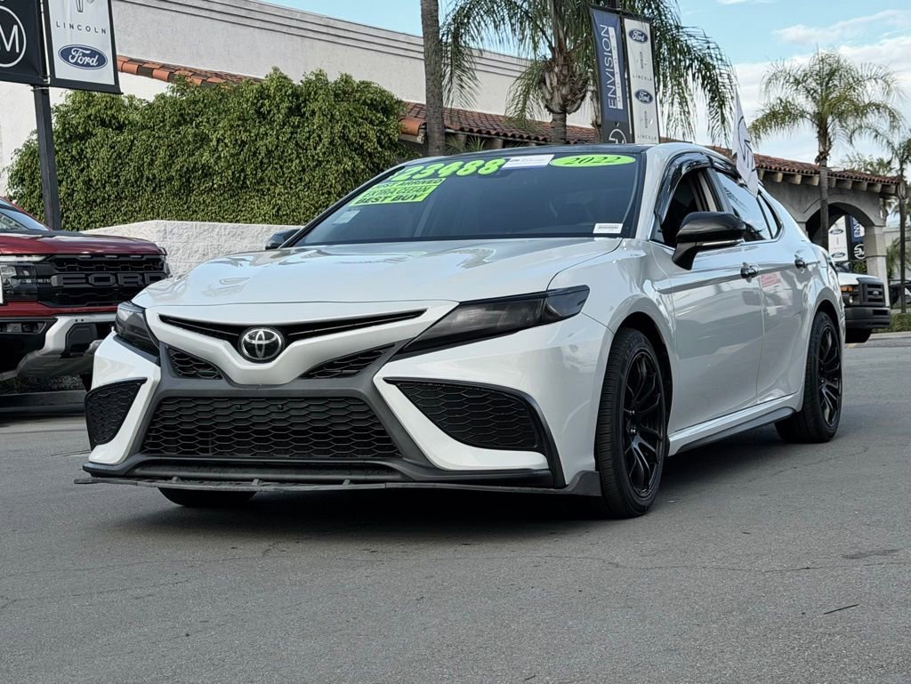 Used 2022 Toyota Camry SE w/ Convenience Package FWD image 4