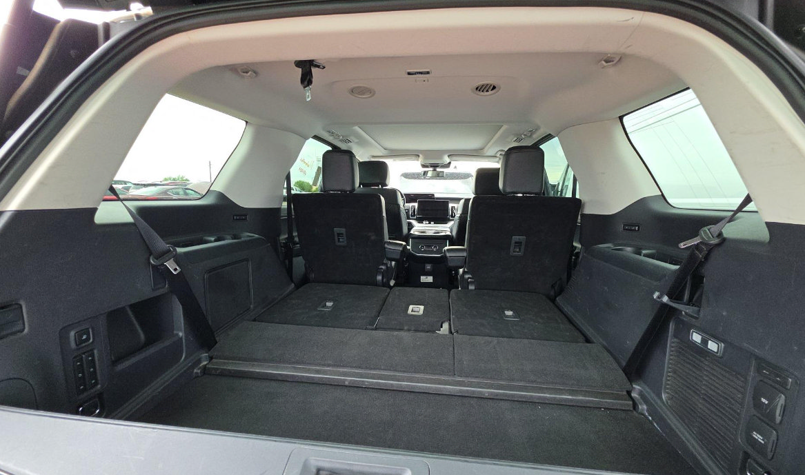 Certified 2025 Ford Expedition Platinum AWD/4WD image 4