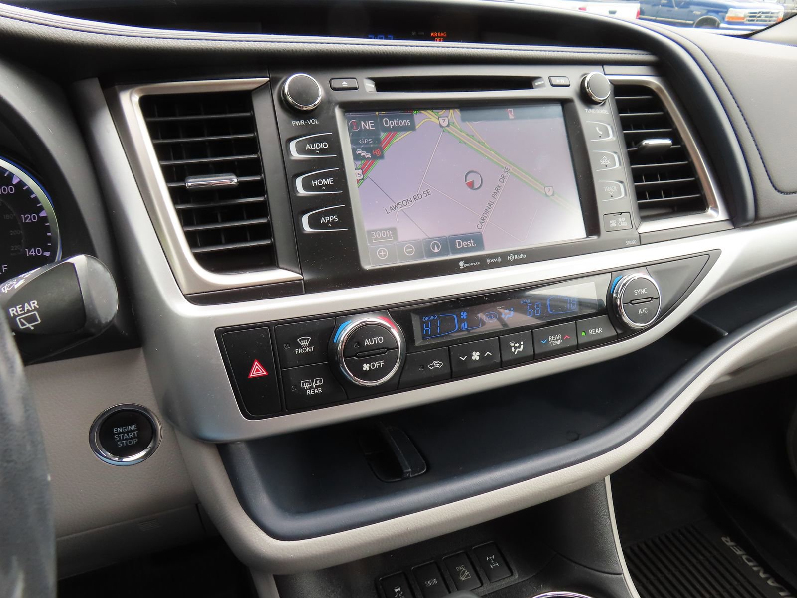 Used 2019 Toyota Highlander XLE AWD/4WD image 20