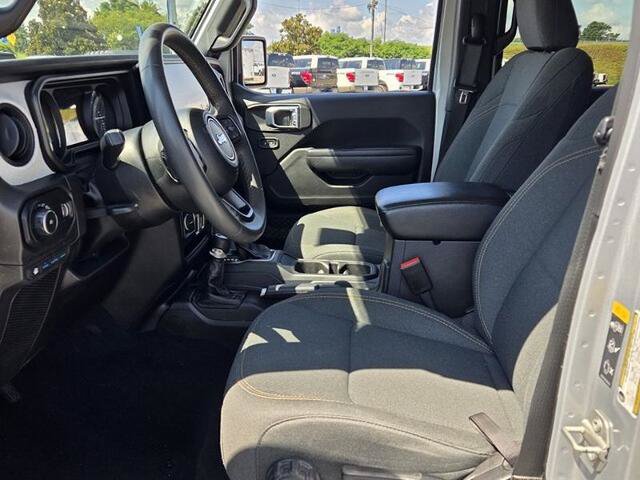Used 2024 Jeep Wrangler Unlimited AWD/4WD image 5