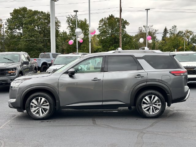 Used 2022 Nissan Pathfinder SL w/ SL Black Package AWD/4WD image 4