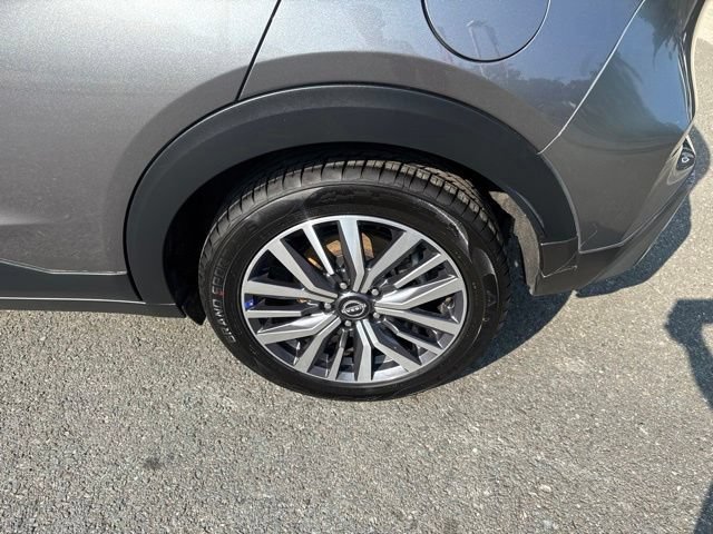 Used 2024 Nissan Kicks SR FWD image 11