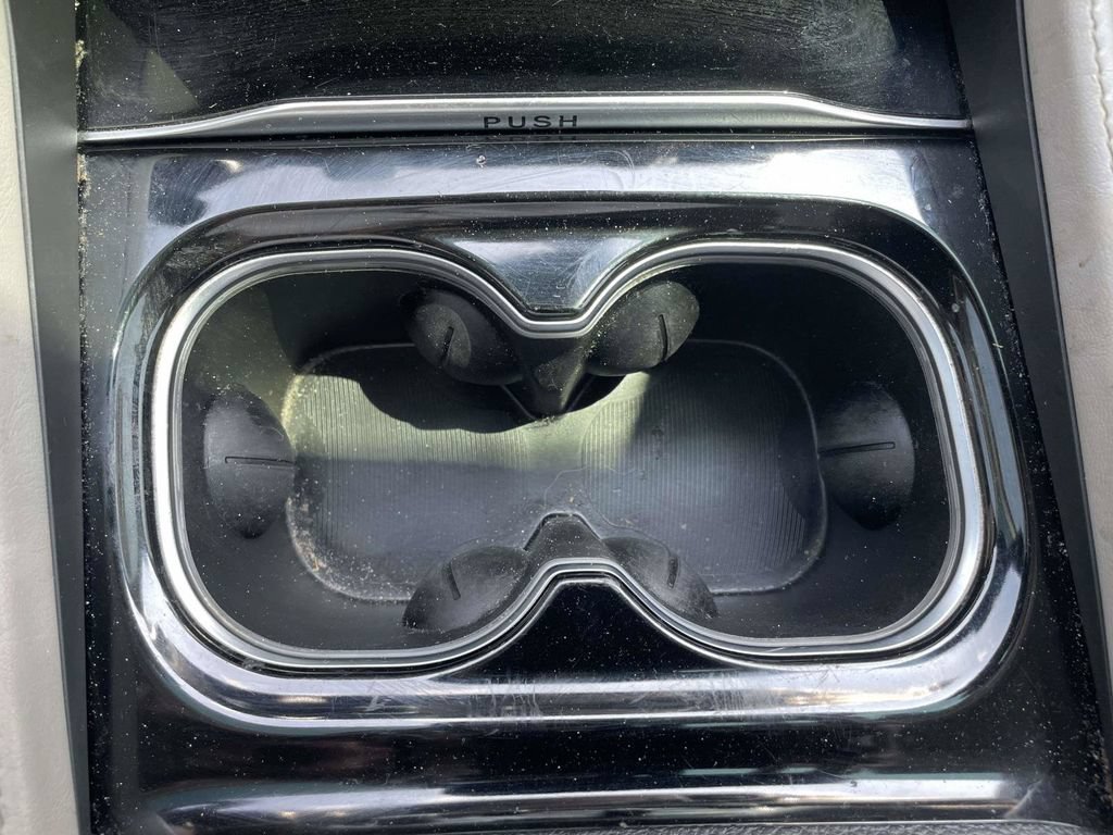 Used 2022 Chrysler Pacifica Limited FWD image 18