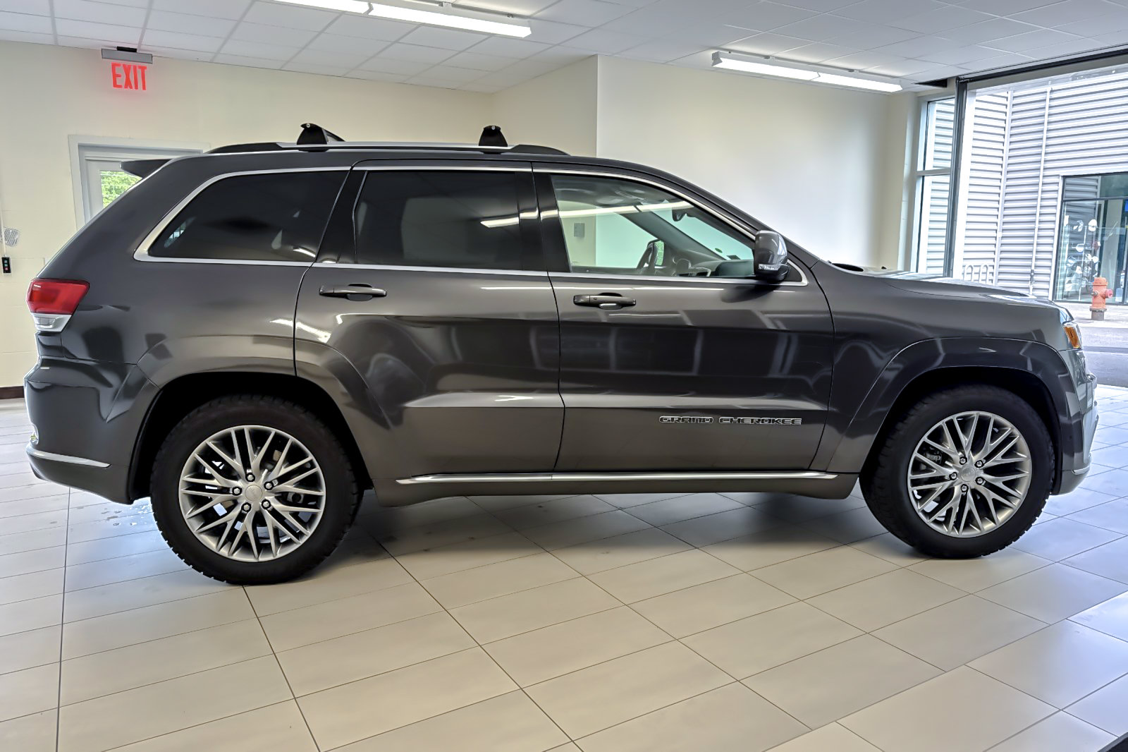 Used 2018 Jeep Grand Cherokee Summit w/ Platinum Series Group AWD/4WD image 3