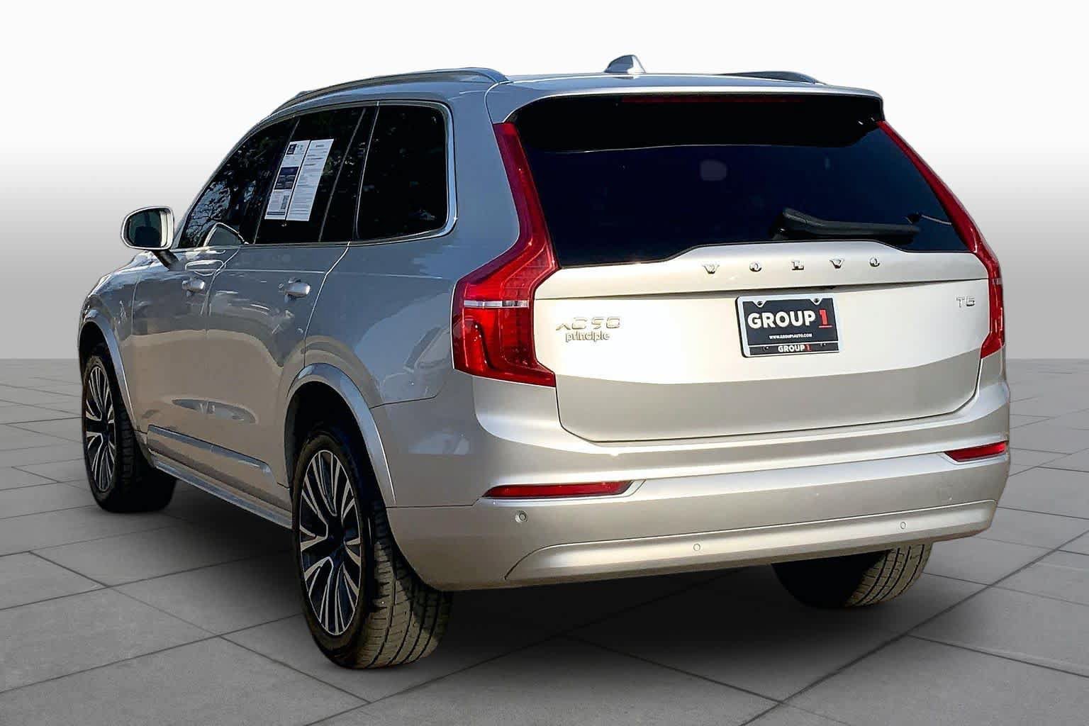 Used 2022 Volvo XC90 T5 Momentum FWD image 12