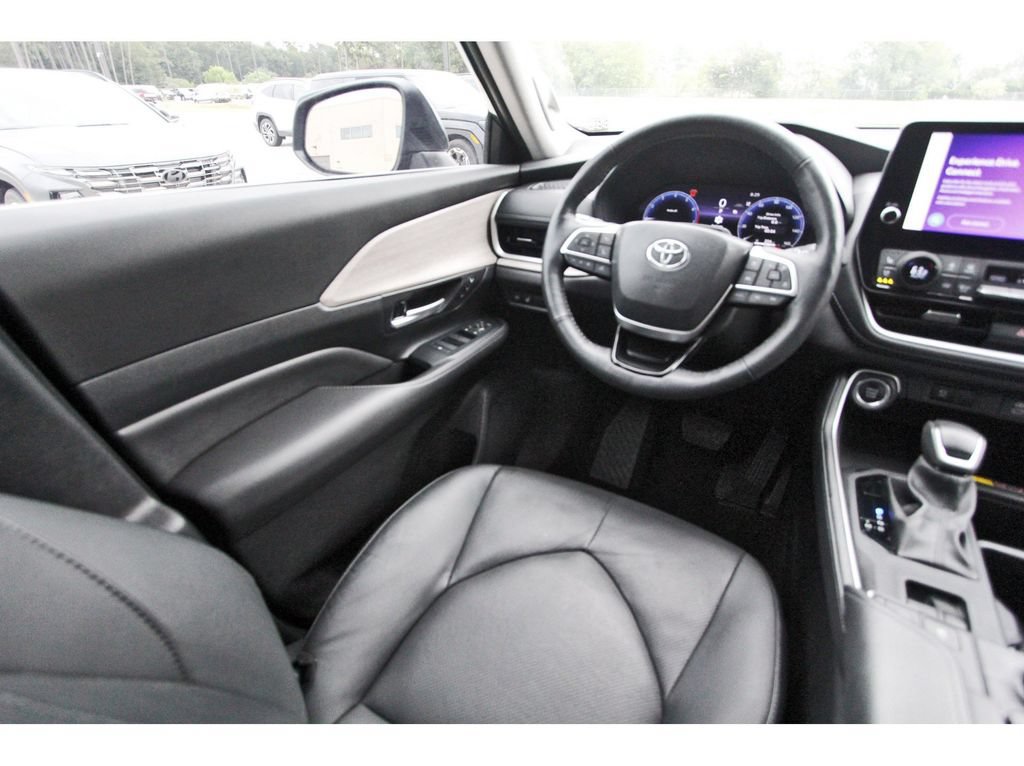 Used 2024 Toyota Grand Highlander AWD image 12