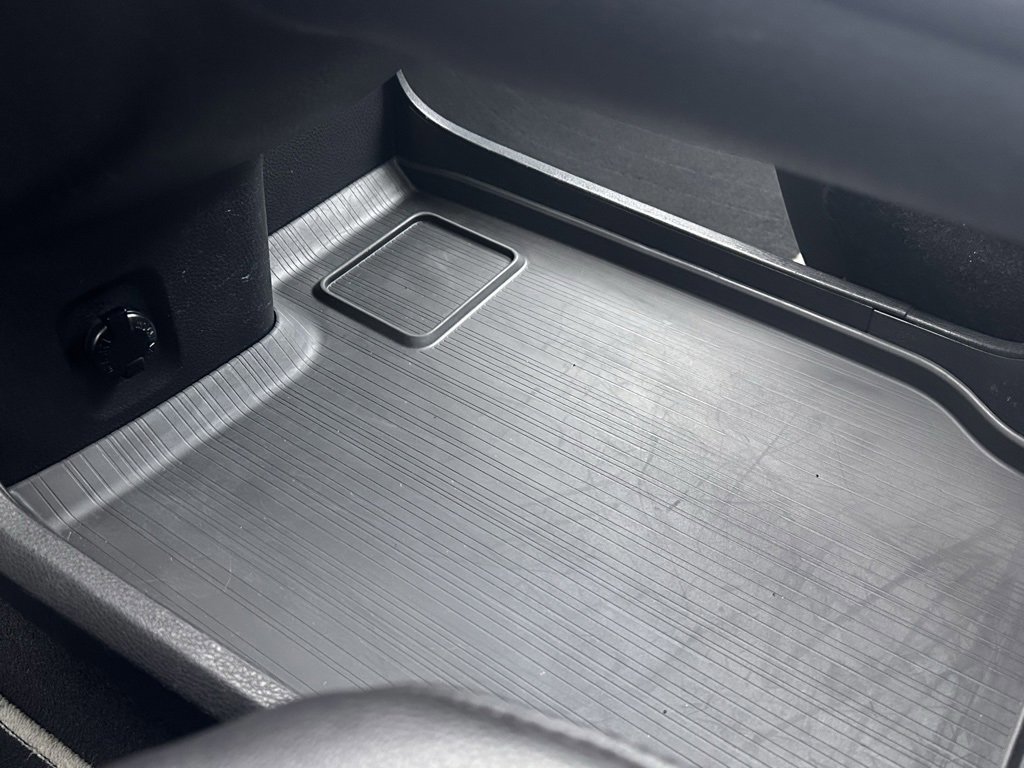 Used 2023 Toyota Sienna XSE image 31