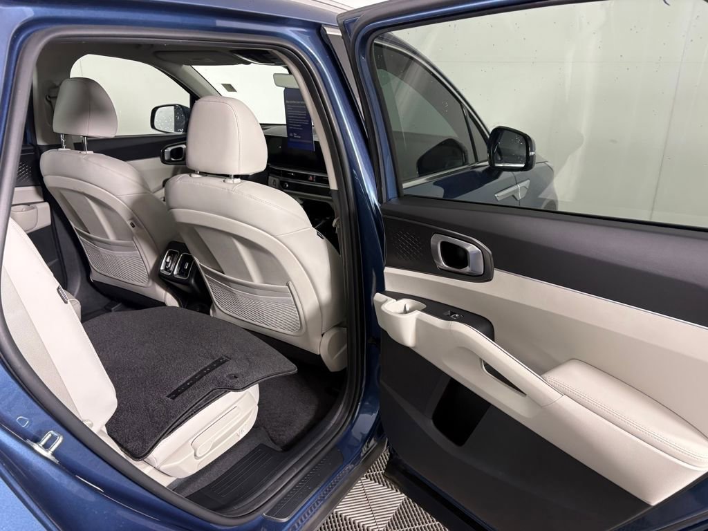 Used 2025 Kia Sorento EX image 36