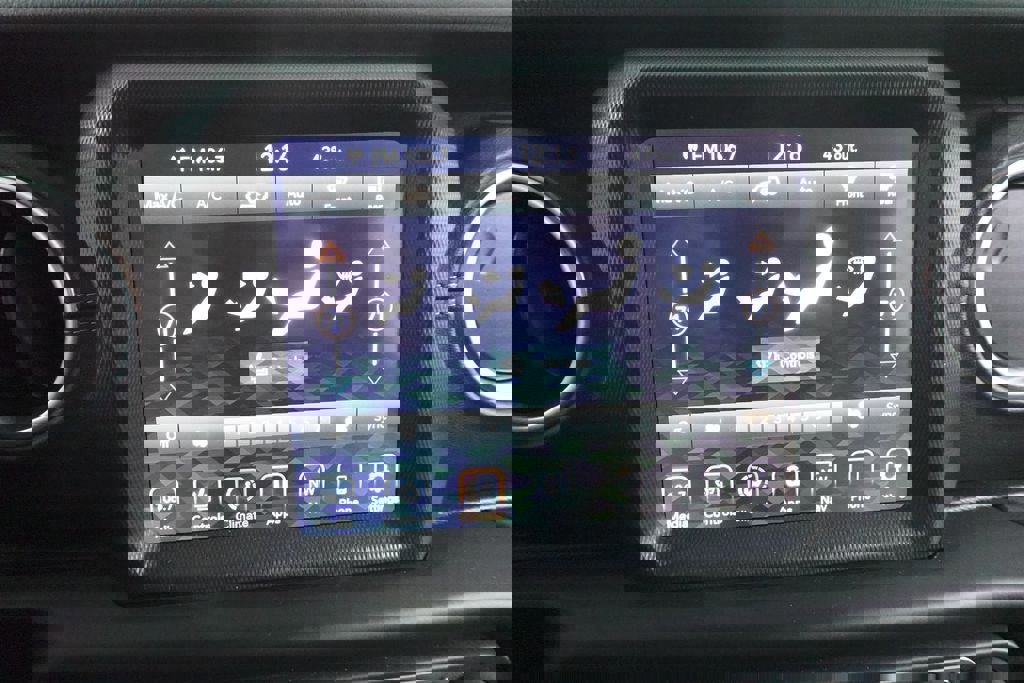 Used 2020 Jeep Wrangler Unlimited Sahara image 19