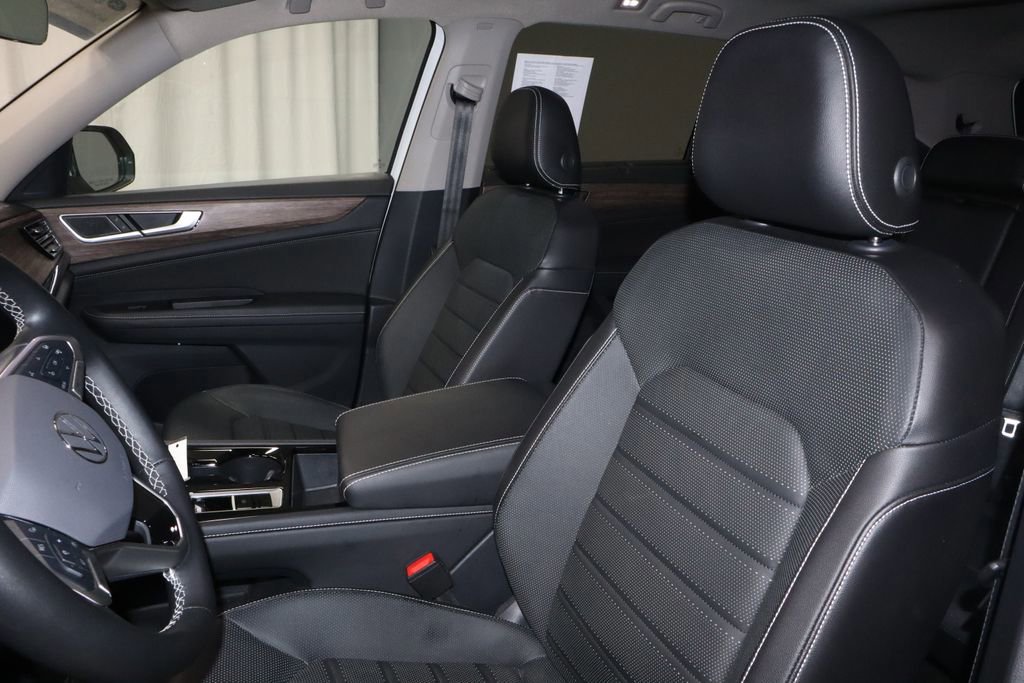 Used 2024 Volkswagen Atlas SEL AWD/4WD image 27