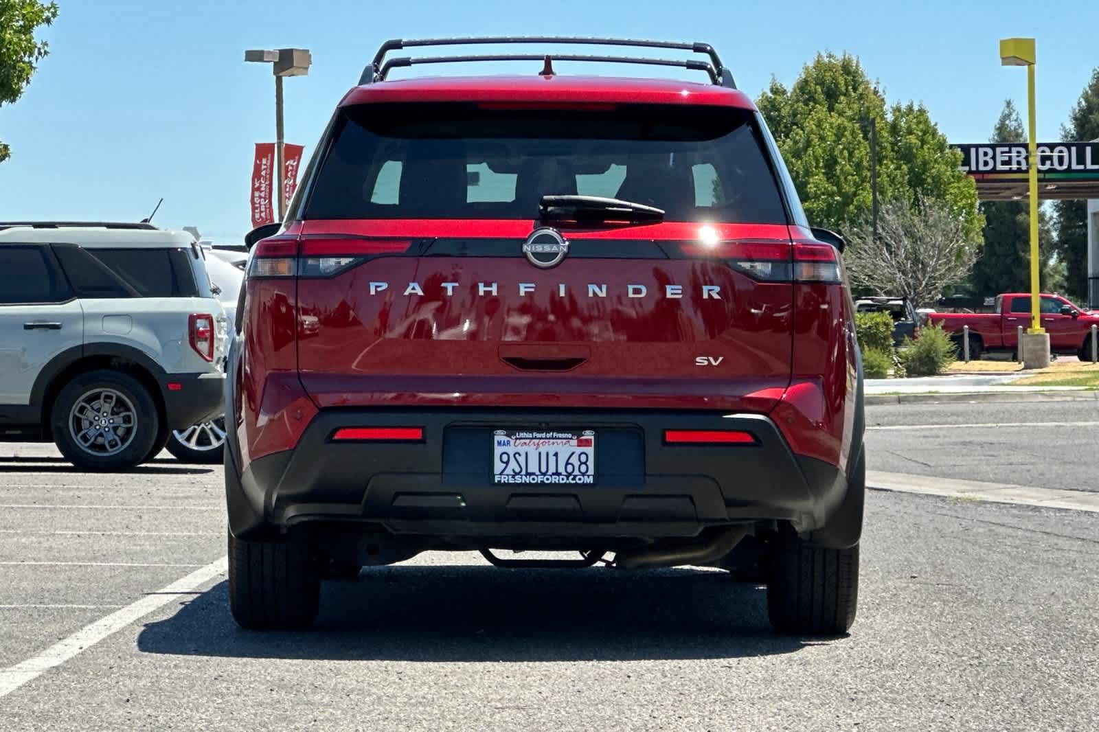 Used 2024 Nissan Pathfinder SV FWD image 7