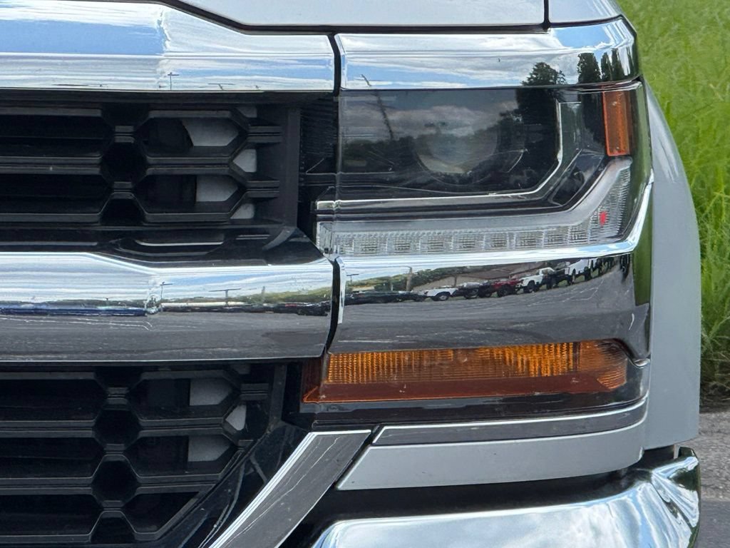 Used 2017 Chevrolet Silverado 1500 LT w/ All Star Edition AWD/4WD image 5