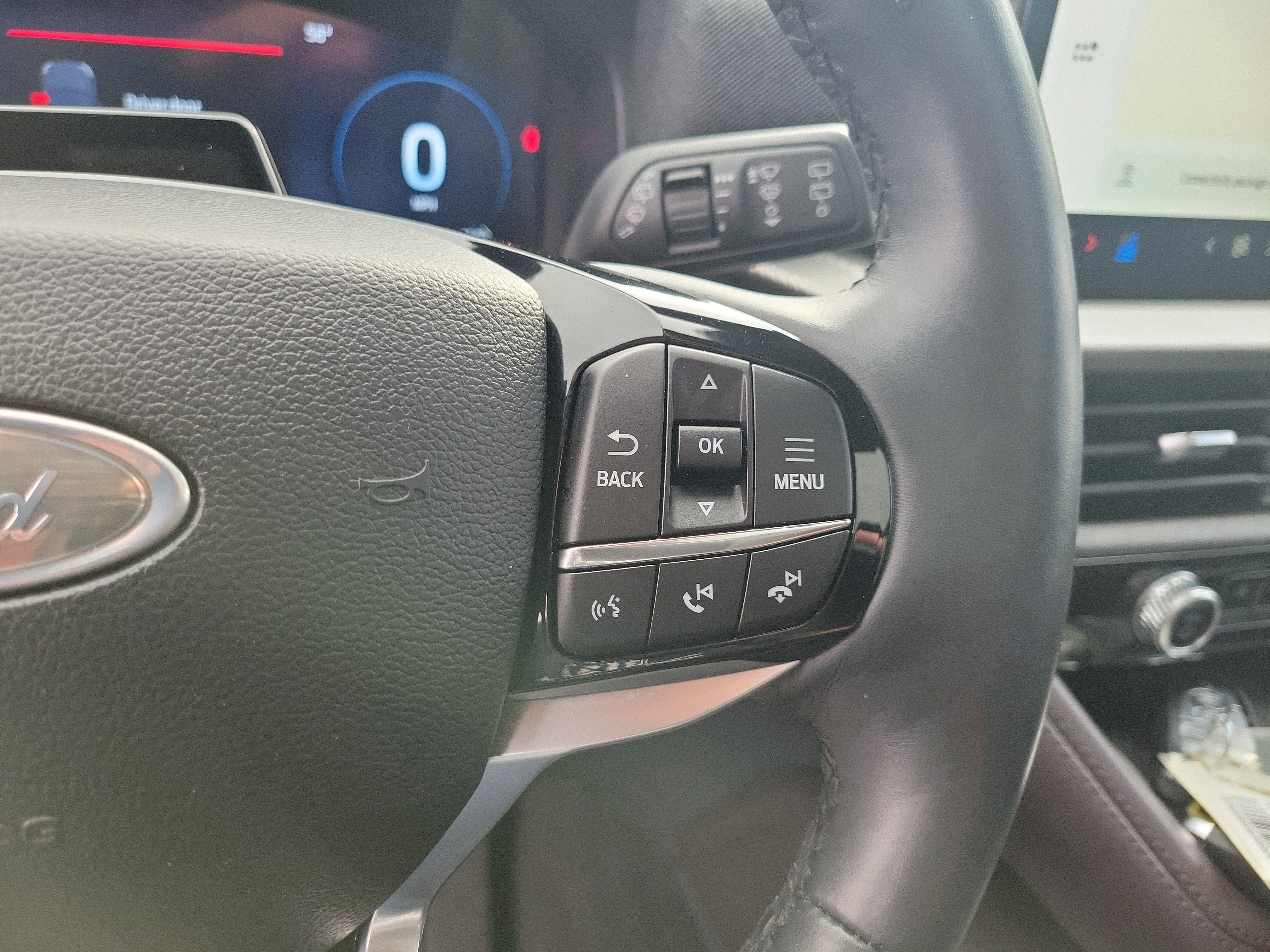 Certified 2025 Ford Explorer Platinum AWD/4WD image 7