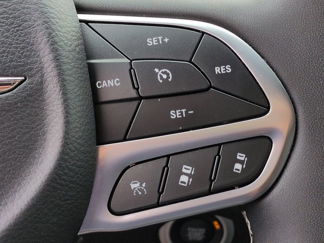 Used 2026 Chrysler Pacifica Limited FWD image 34