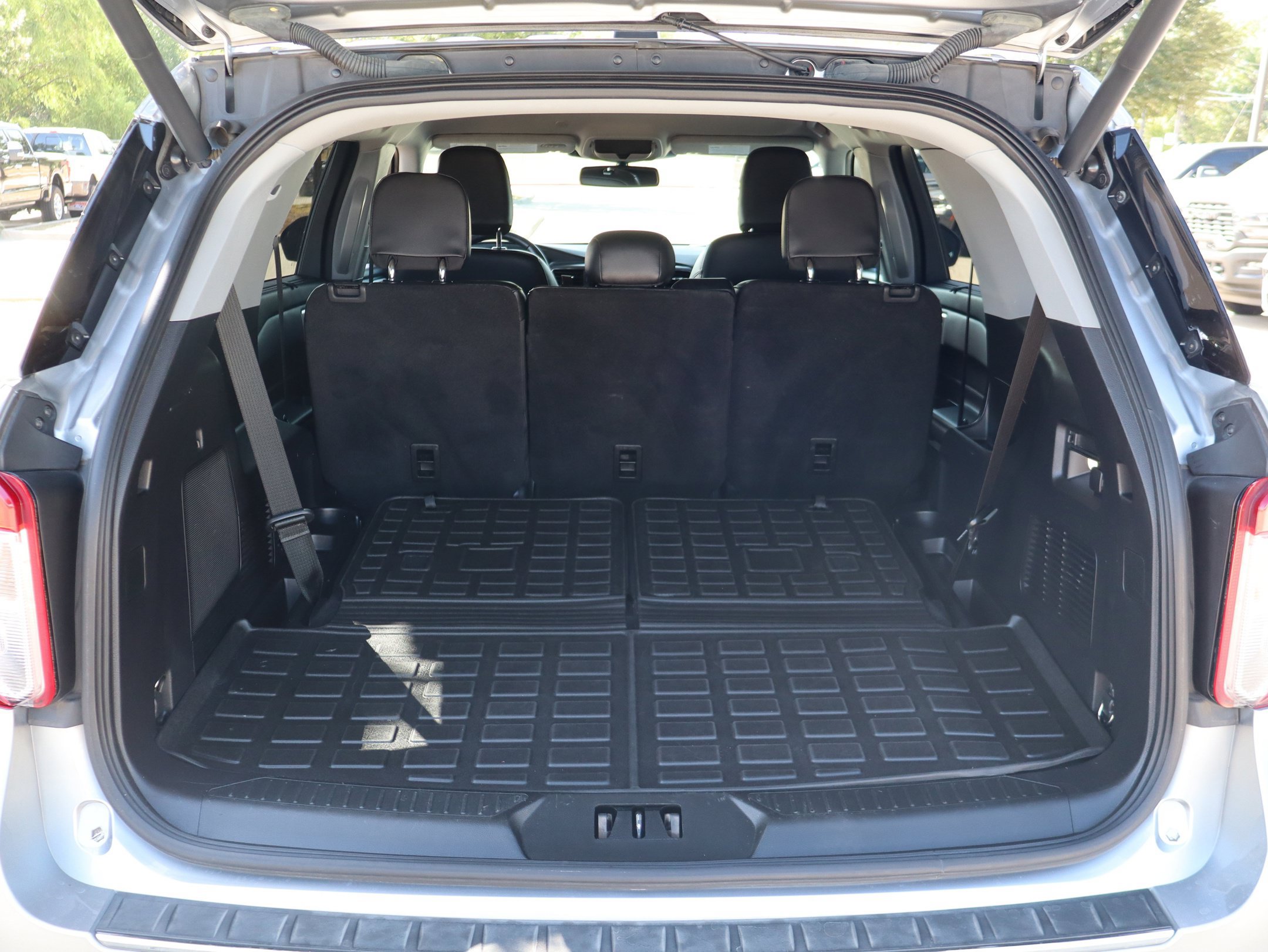 Certified 2022 Ford Explorer Limited RWD image 27