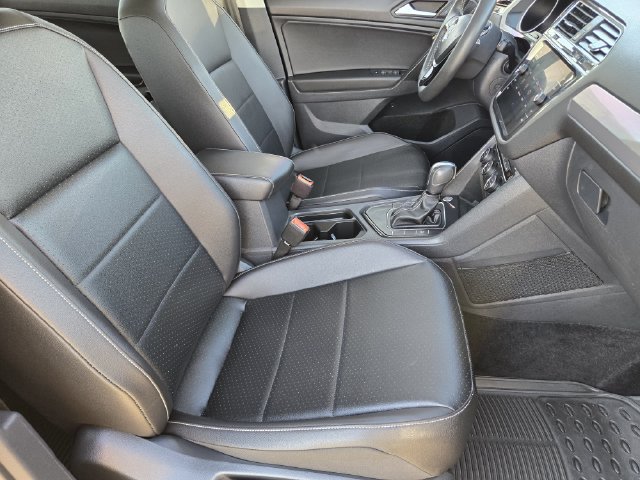 Used 2021 Volkswagen Tiguan SE w/ Panoramic Sunroof Package FWD image 14