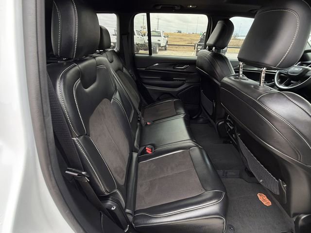 Used 2023 Jeep Grand Cherokee Altitude image 13