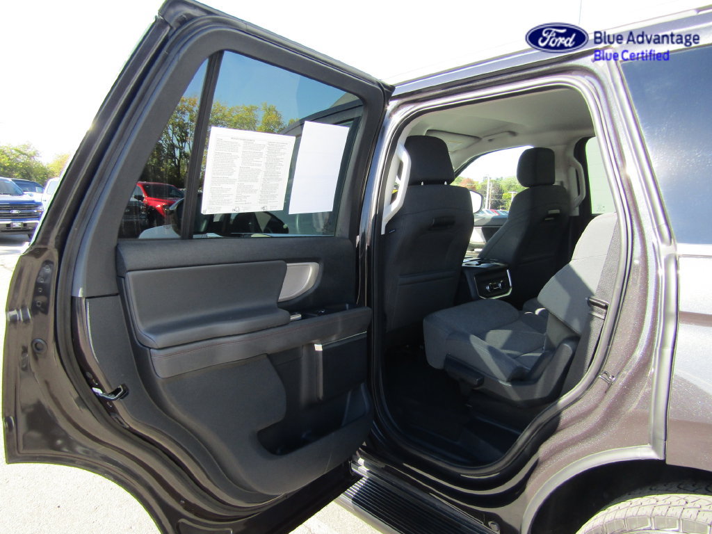 Certified 2025 Ford Expedition Active AWD/4WD image 33