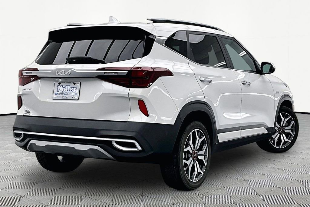 Used 2022 Kia Seltos SX w/ Sunroof Package AWD/4WD image 2