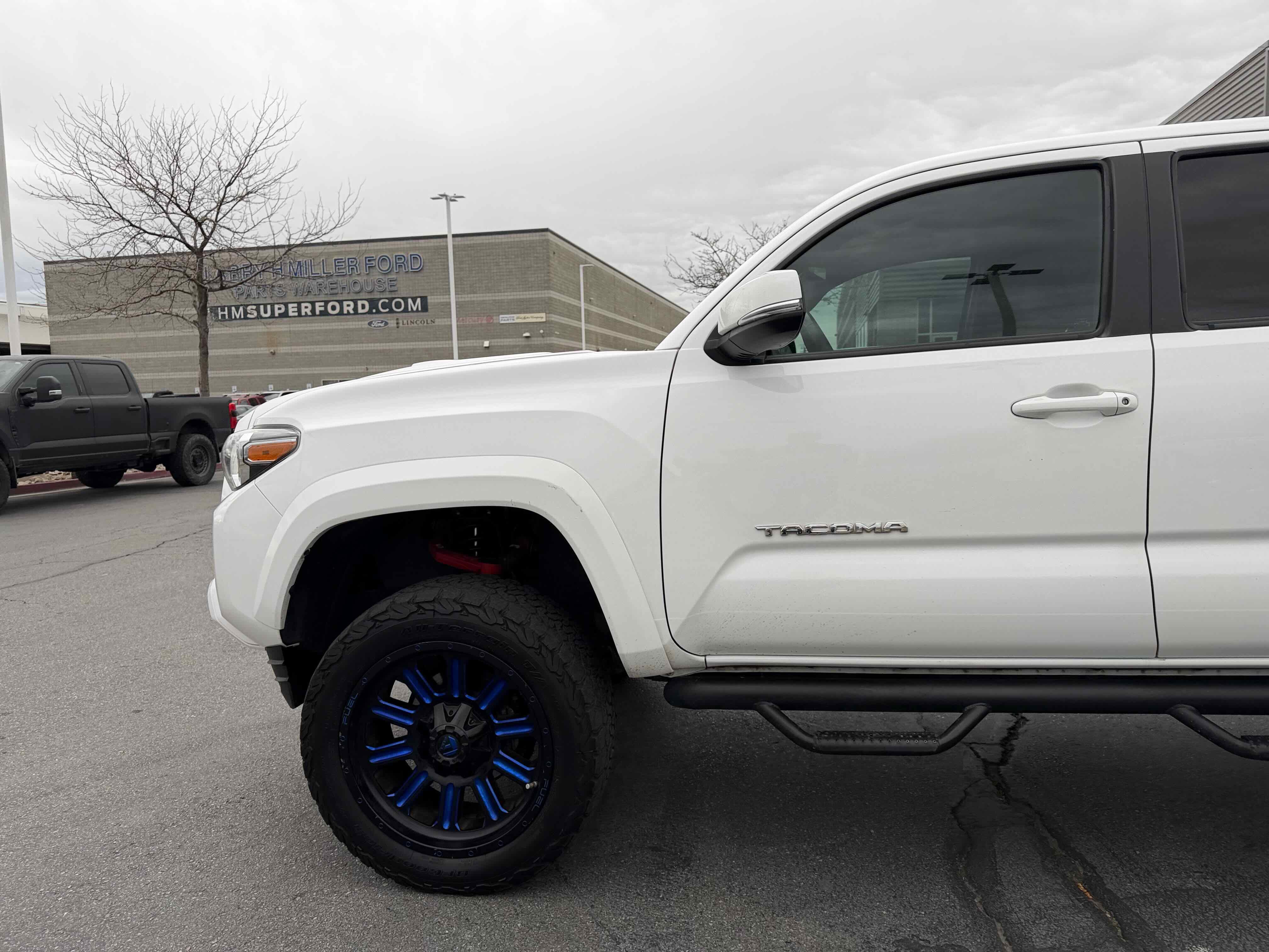 Used 2019 Toyota Tacoma TRD Sport image 2