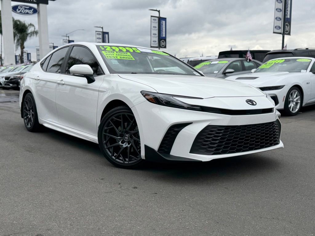 Used 2025 Toyota Camry SE w/ Convenience Package FWD image 2