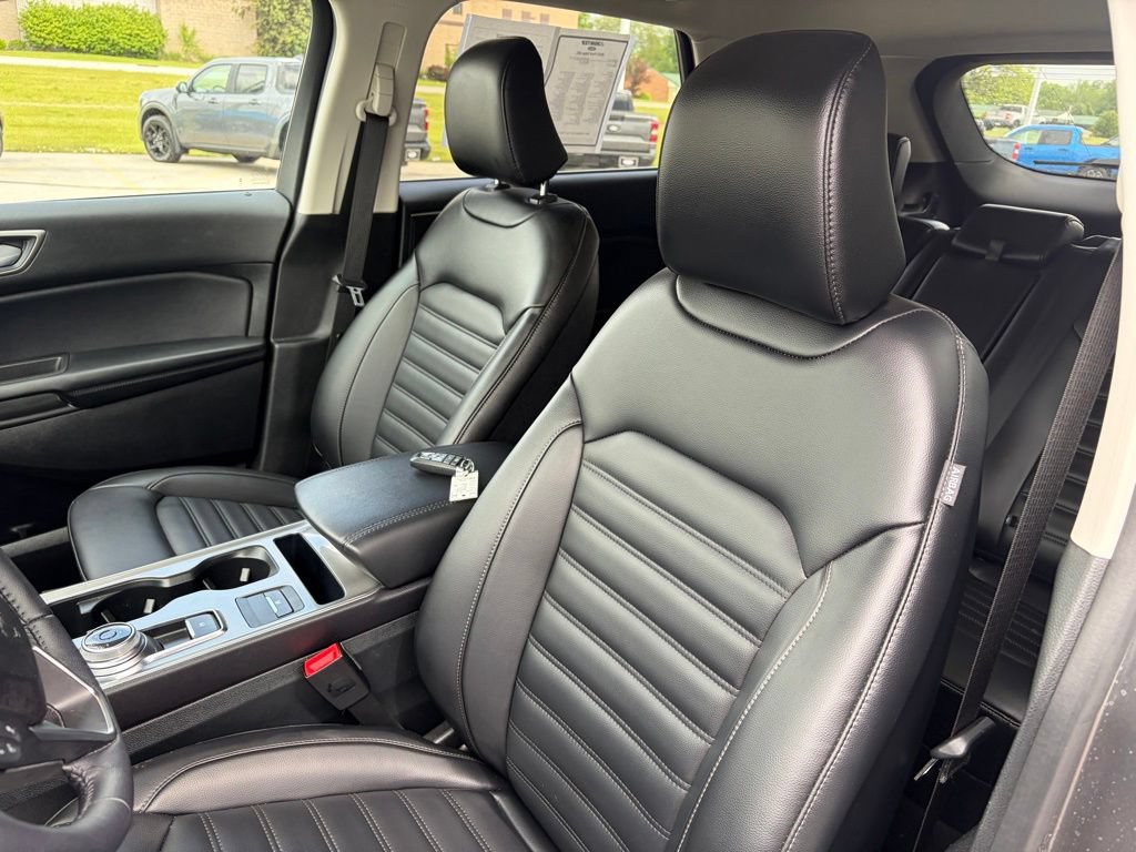 Certified 2023 Ford Edge SEL w/ Convenience Package AWD/4WD image 3