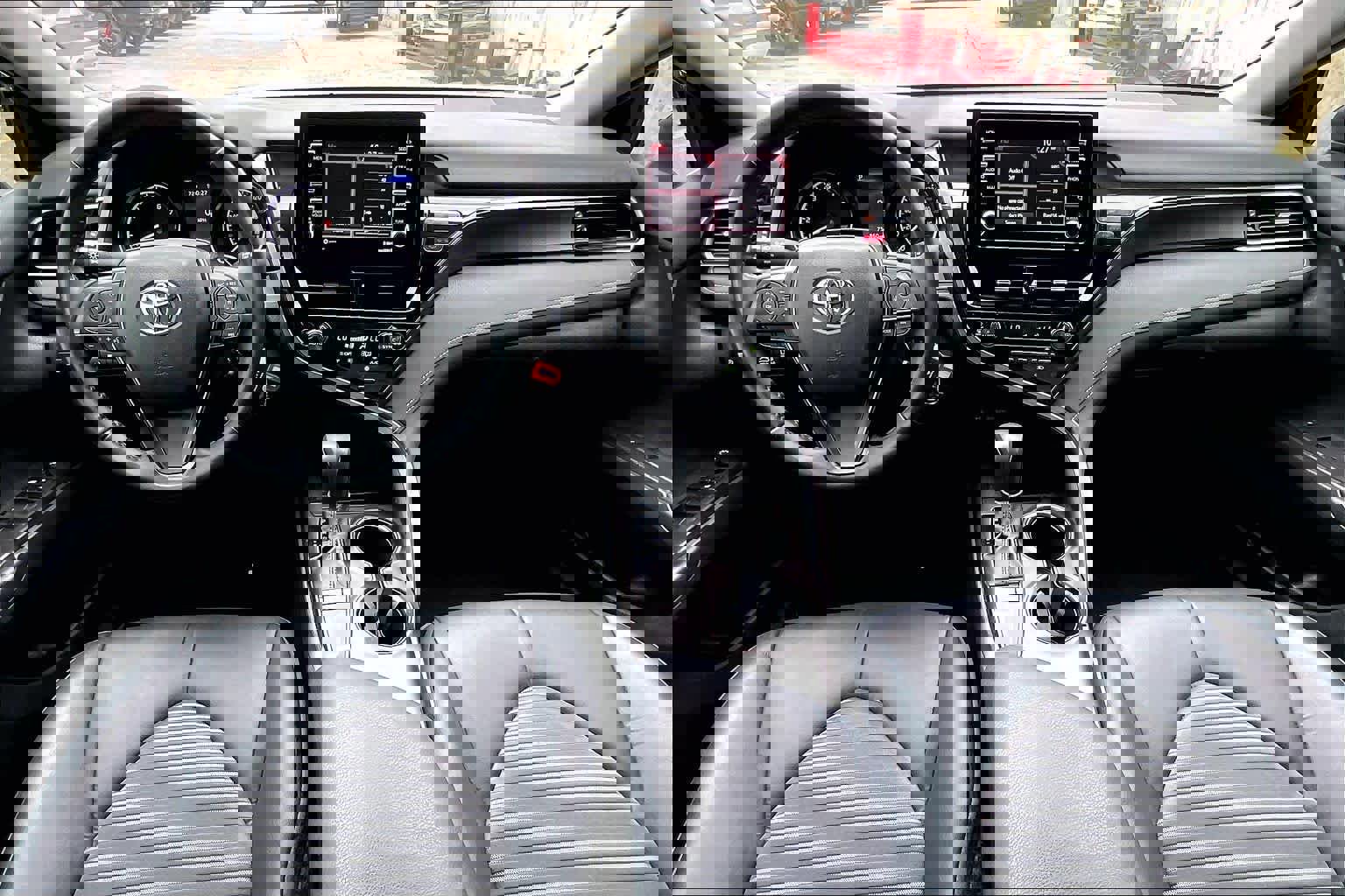 Used 2023 Toyota Camry SE FWD image 18