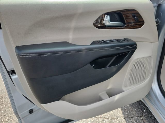 Used 2023 Chrysler Pacifica Limited image 21