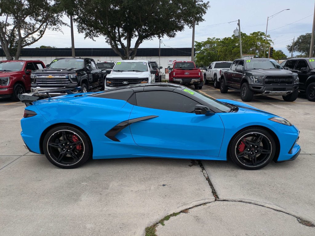 Used 2021 Chevrolet Corvette Stingray Premium Conv w/ Z51 Performance Package RWD image 3