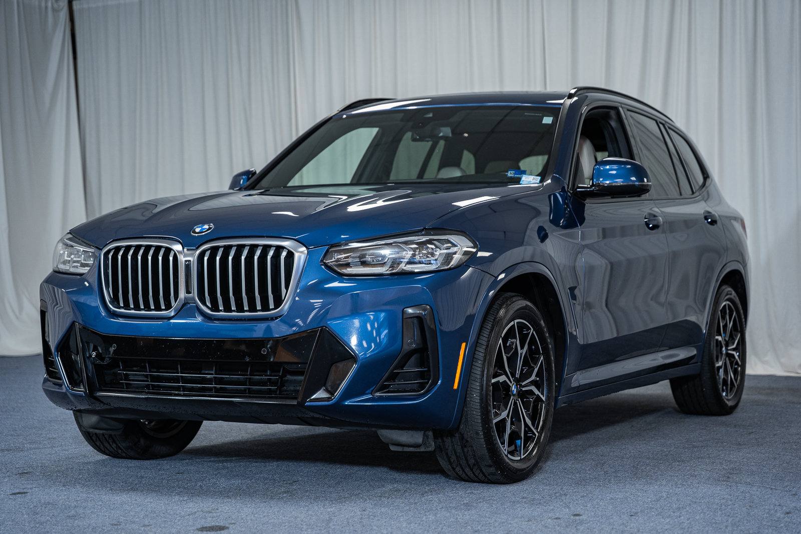 Used 2022 BMW X3 xDrive30i w/ M Sport Package AWD/4WD image 3