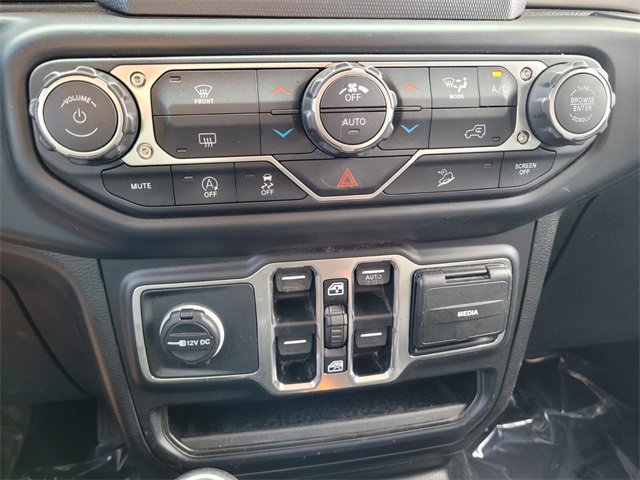 Used 2019 Jeep Wrangler Unlimited Sahara image 27