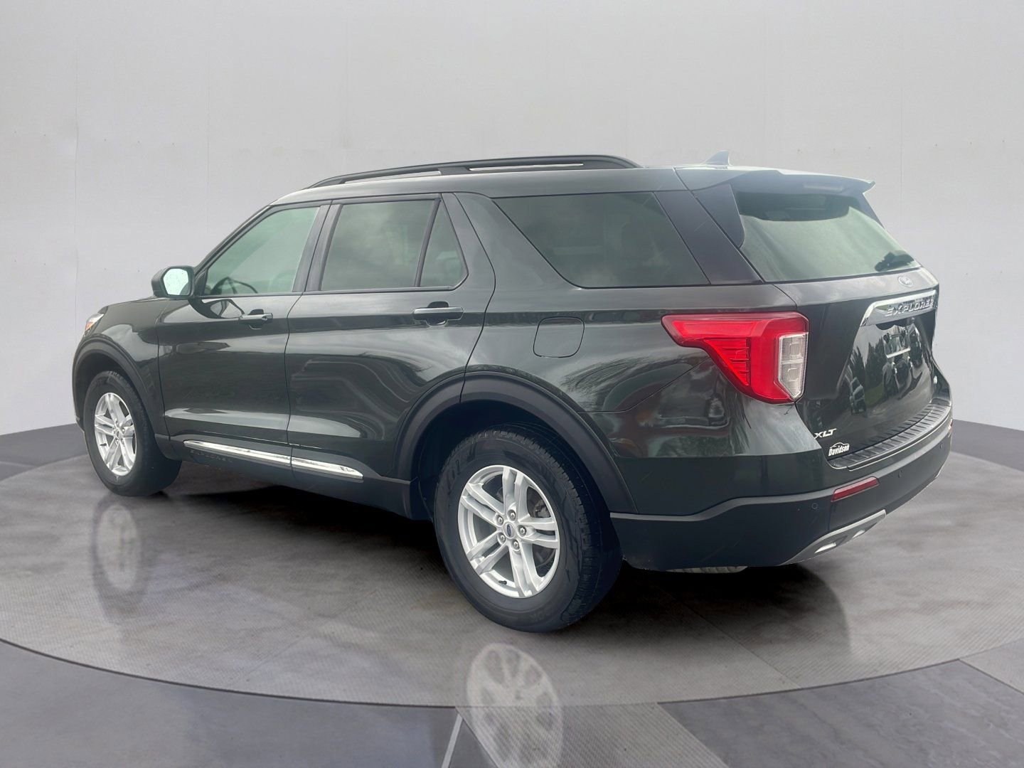 Certified 2024 Ford Explorer XLT w/ Equipment Group 202A AWD/4WD image 3