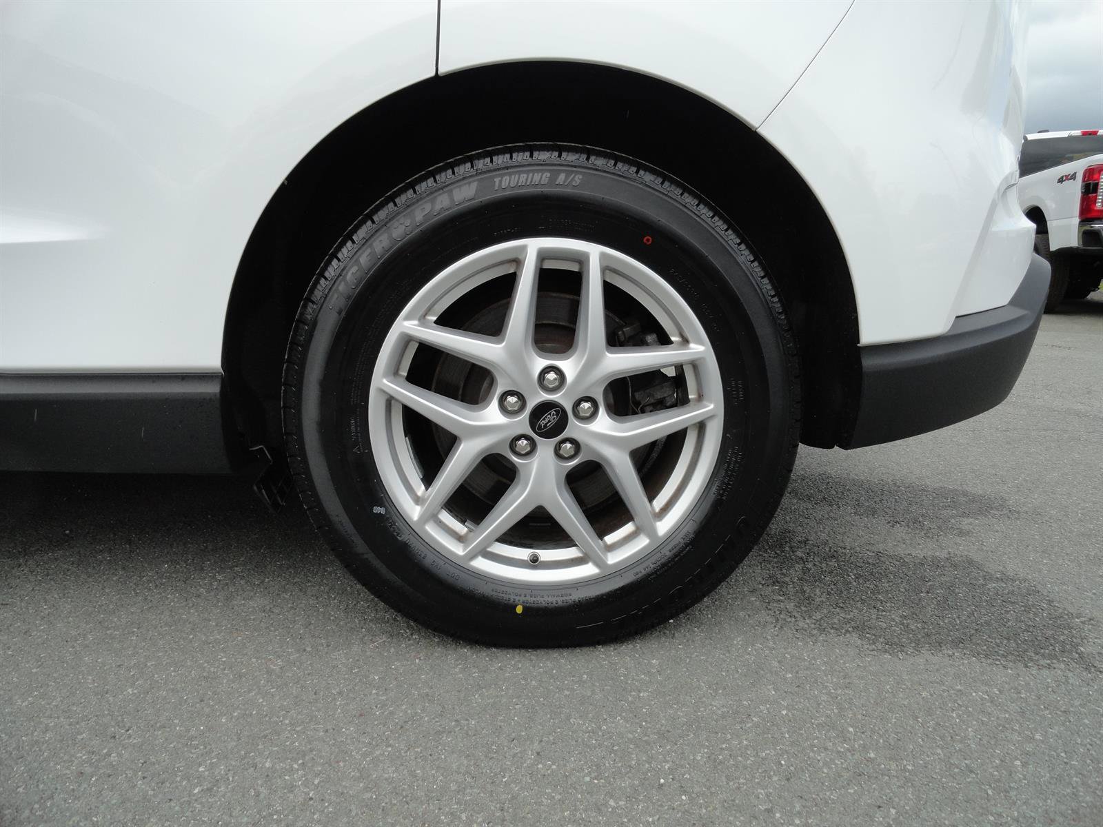 Certified 2024 Ford Edge SEL AWD/4WD image 9