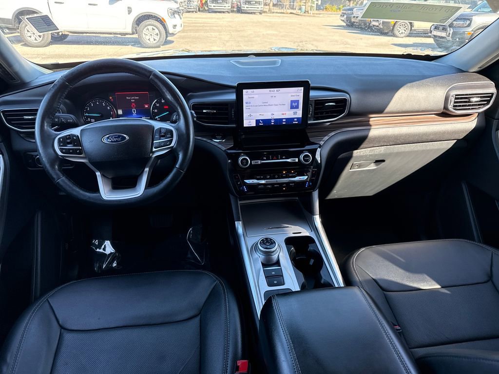Certified 2022 Ford Explorer Limited w/ Equipment Group 301A image 8