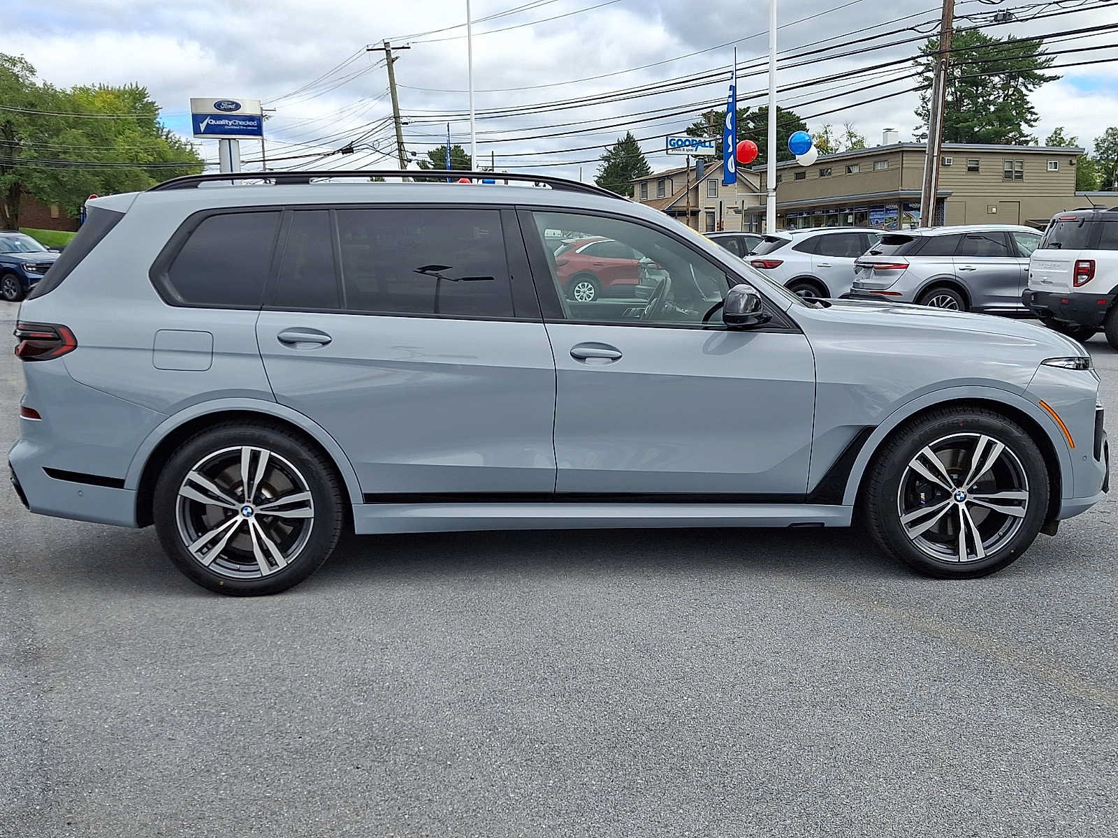 Used 2025 BMW X7 M60i AWD/4WD image 7