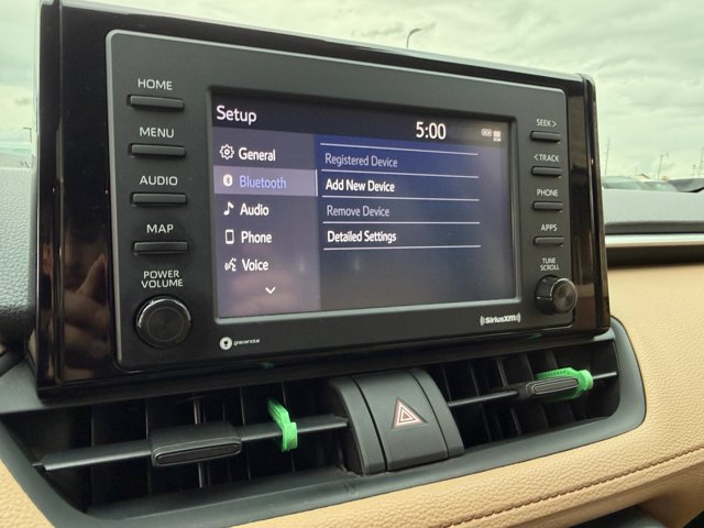 Used 2020 Toyota RAV4 LE w/ Carpet Mat Package AWD/4WD image 28