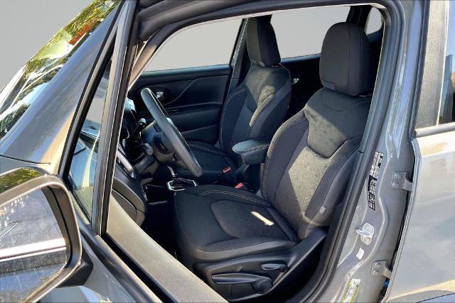 Used 2023 Jeep Renegade Latitude AWD/4WD image 25