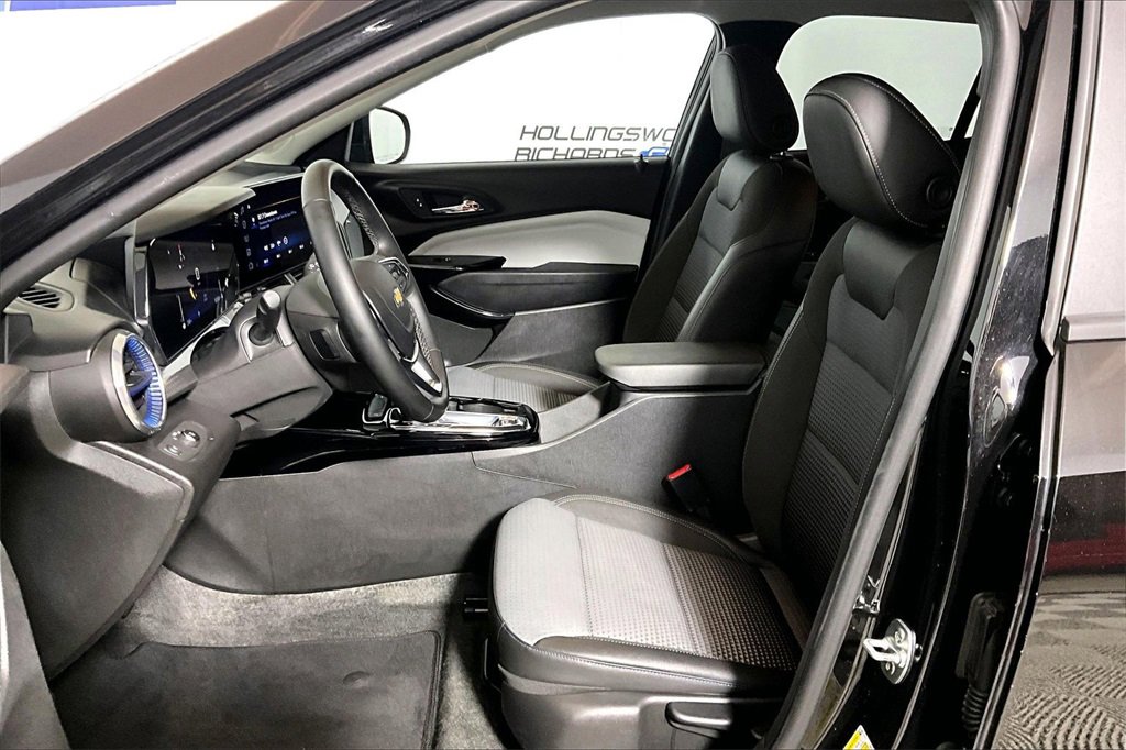 Used 2025 Chevrolet Trax LT w/ LT Convenience Package image 20