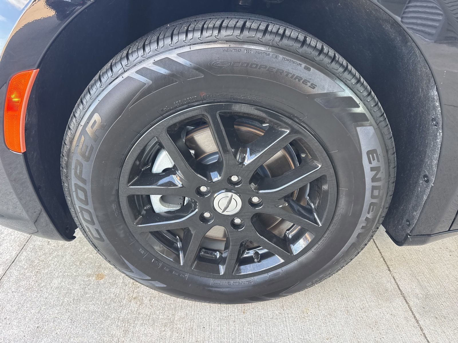 Used 2024 Chrysler Pacifica Touring-L image 17