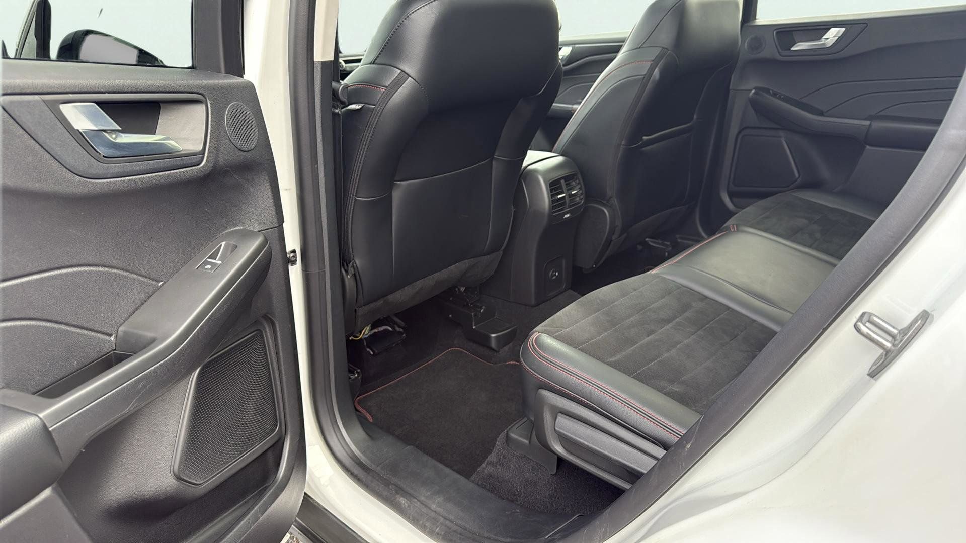 Certified 2022 Ford Escape SEL w/ SEL Stealth AWD Package image 24