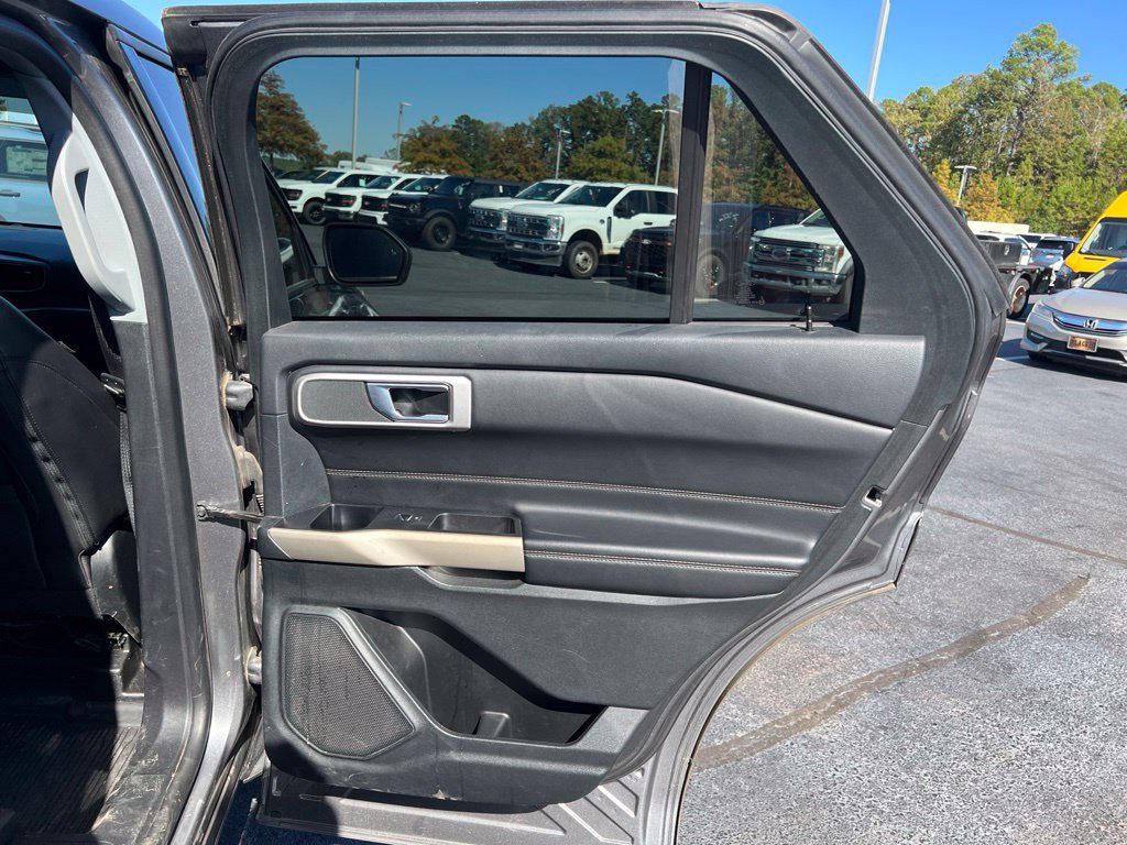 Certified 2022 Ford Explorer XLT w/ Equipment Group 202A AWD/4WD image 18