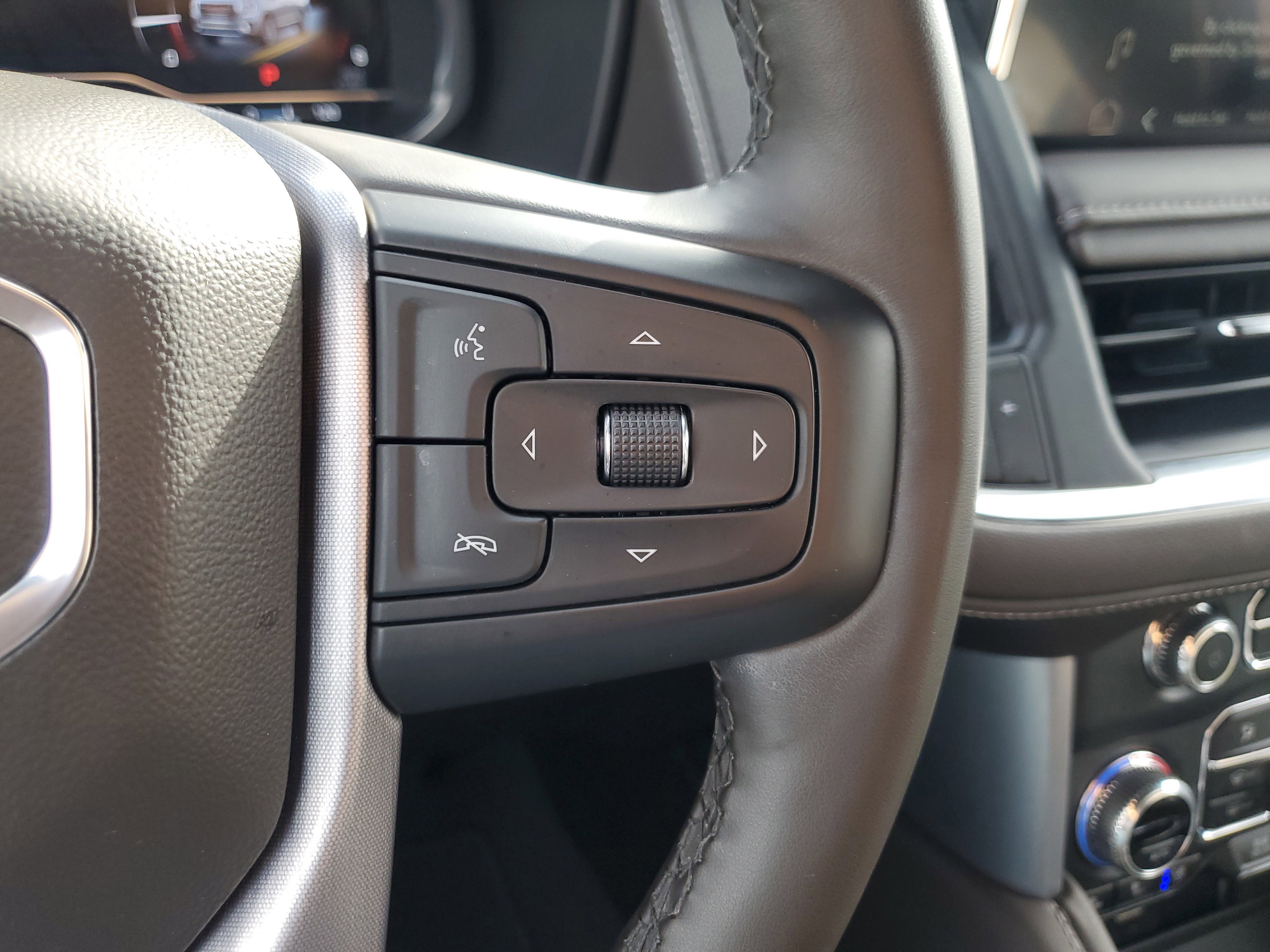 Used 2023 GMC Yukon SLT w/ SLT Luxury Package image 25