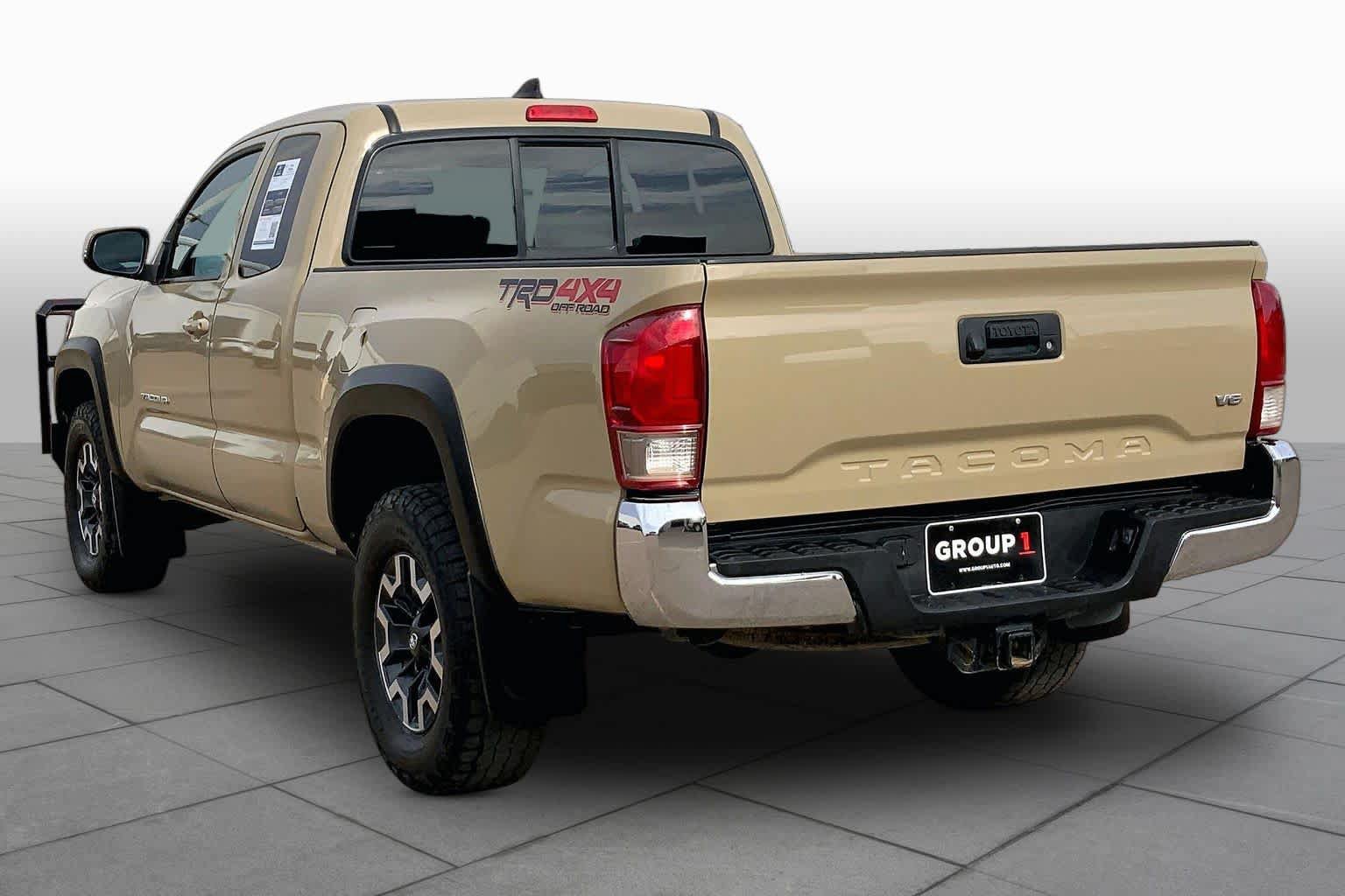 Used 2017 Toyota Tacoma TRD Off-Road w/ Tow Package AWD/4WD image 12