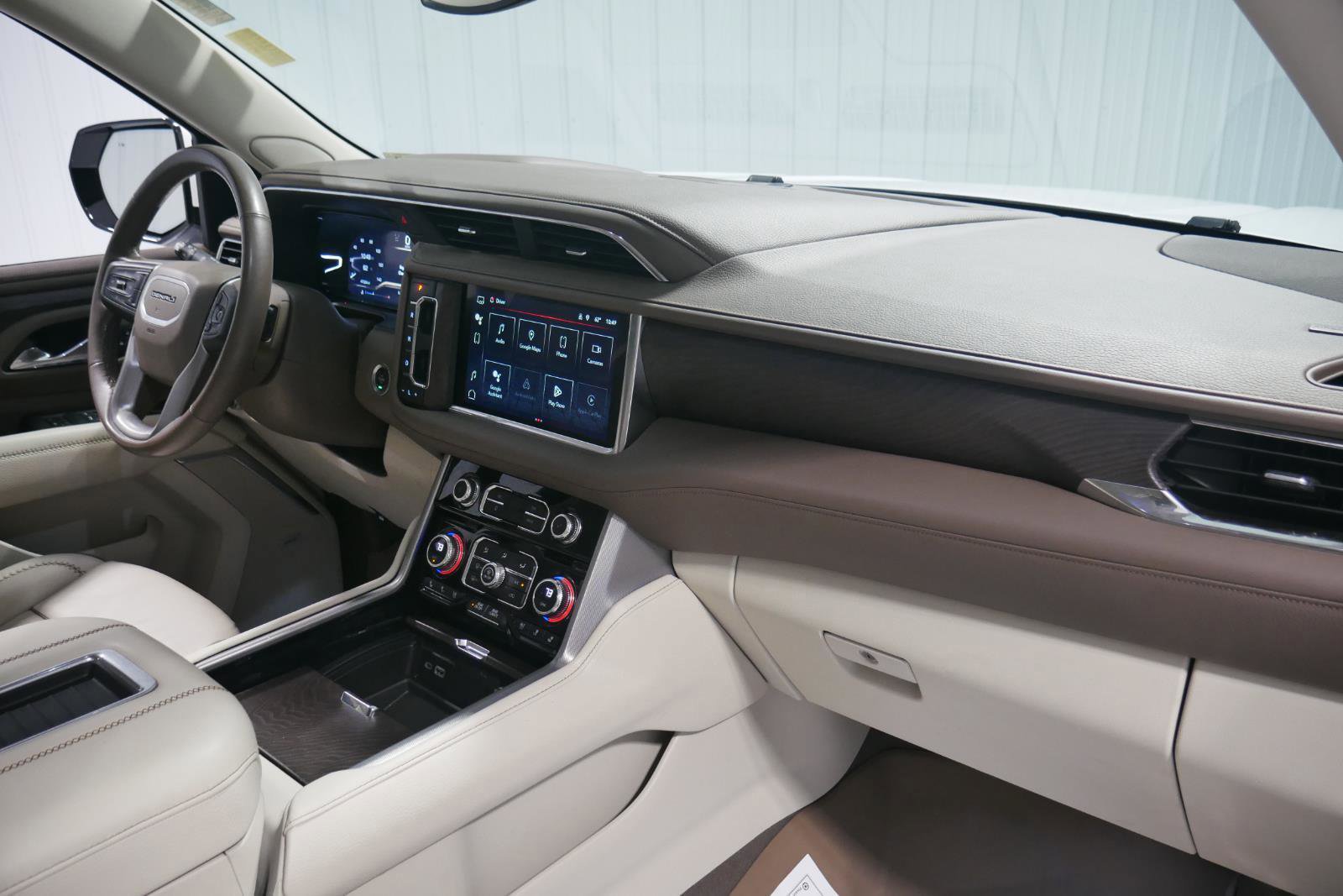 Used 2023 GMC Yukon XL Denali image 15