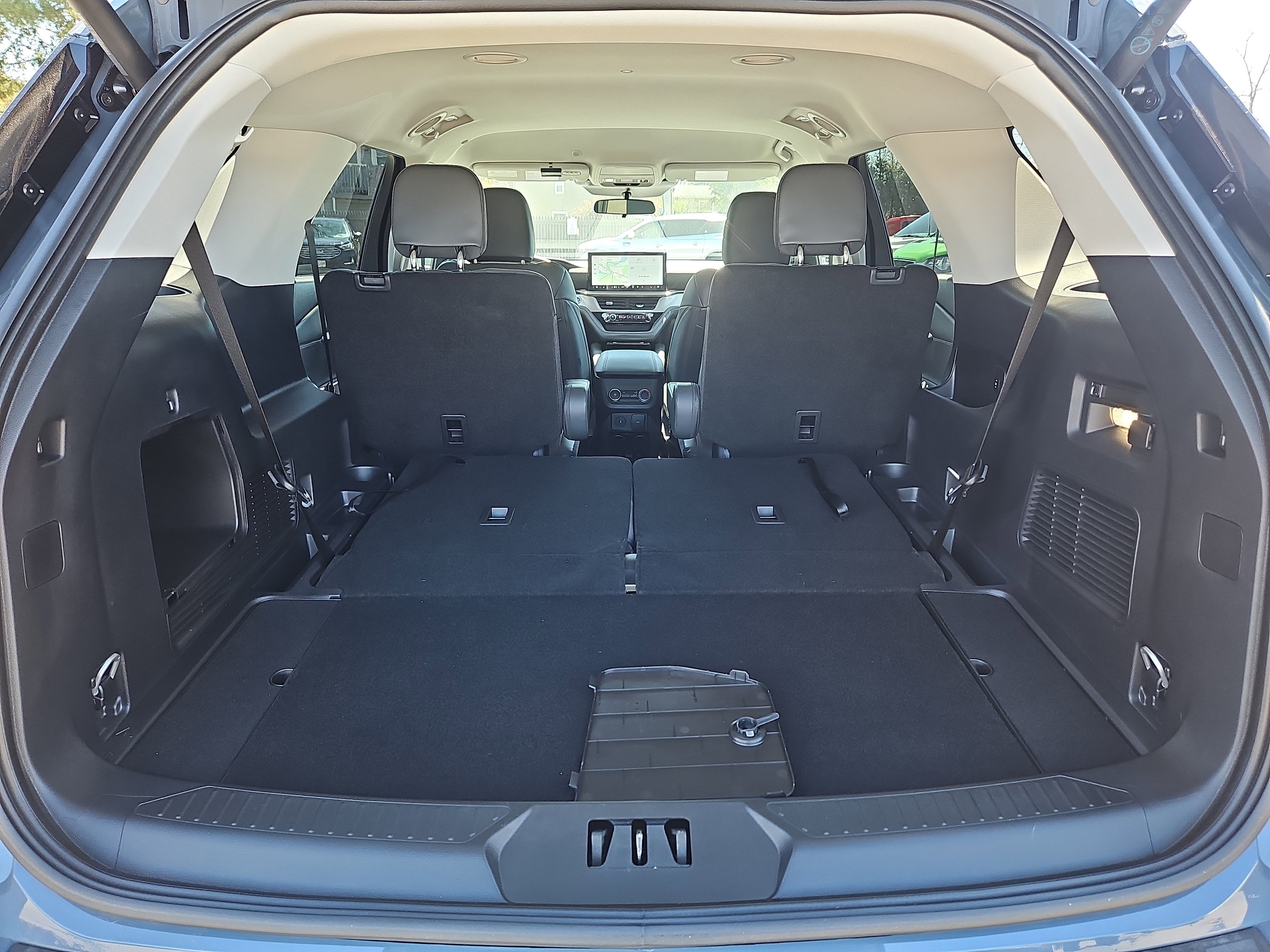 Certified 2025 Ford Explorer Active w/ Active Comfort Package AWD/4WD image 32