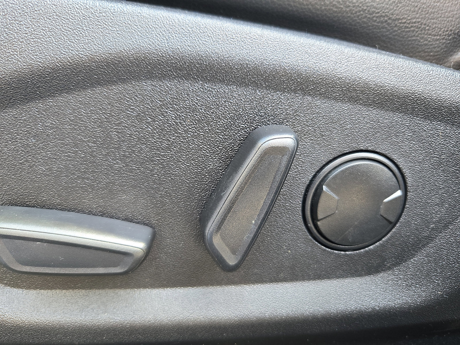 Certified 2024 Ford Edge SEL w/ Convenience Package AWD/4WD image 11