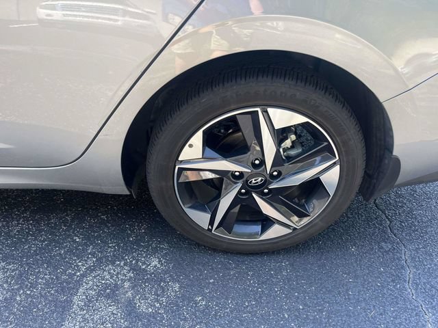 Used 2023 Hyundai Elantra SEL w/ Convenience Package FWD image 11